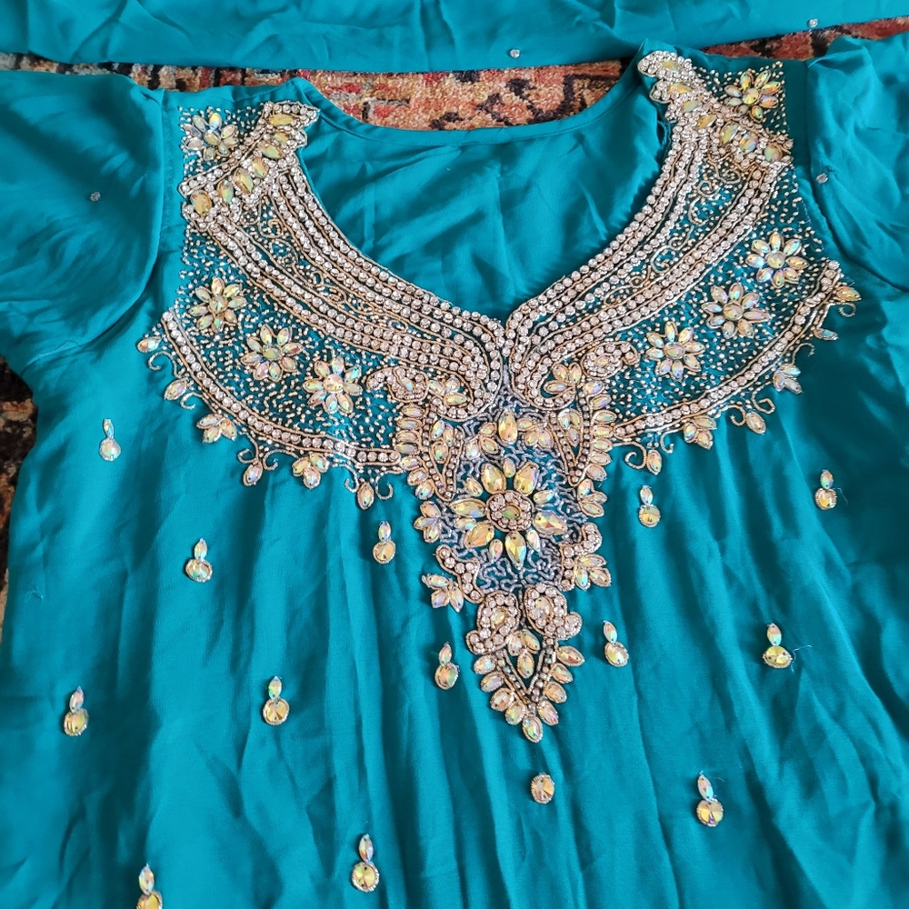 Pakistani shalwar kamiz with scarf 3 pieces.